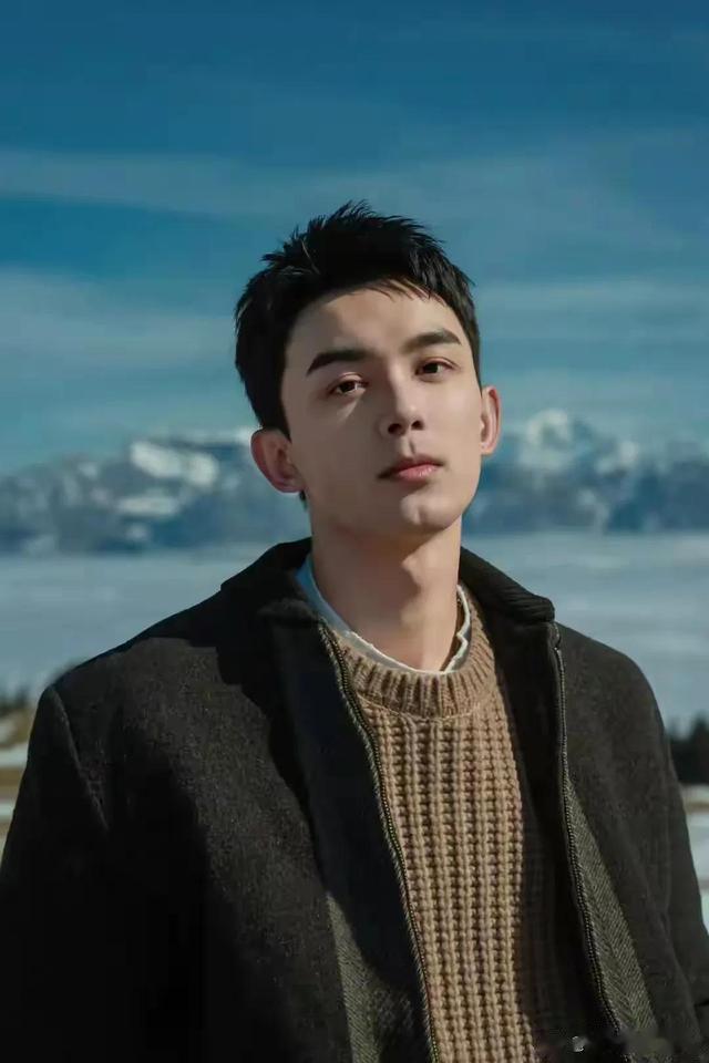 跨年晚会一夜，最帅男艺人洗牌，酷盖登顶，于适第9嘉伦第8李现6