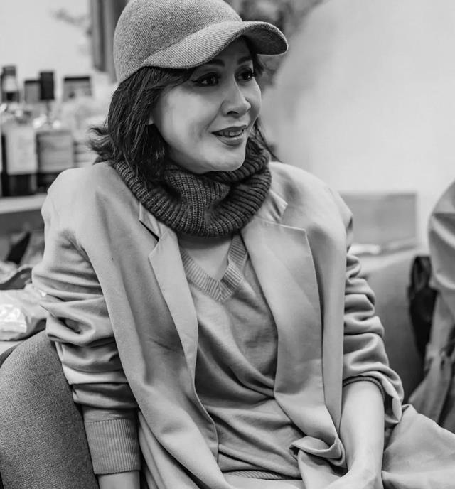 黄子华私人威士忌吧曝光，刘嘉玲成常客：喝上一杯才算完整