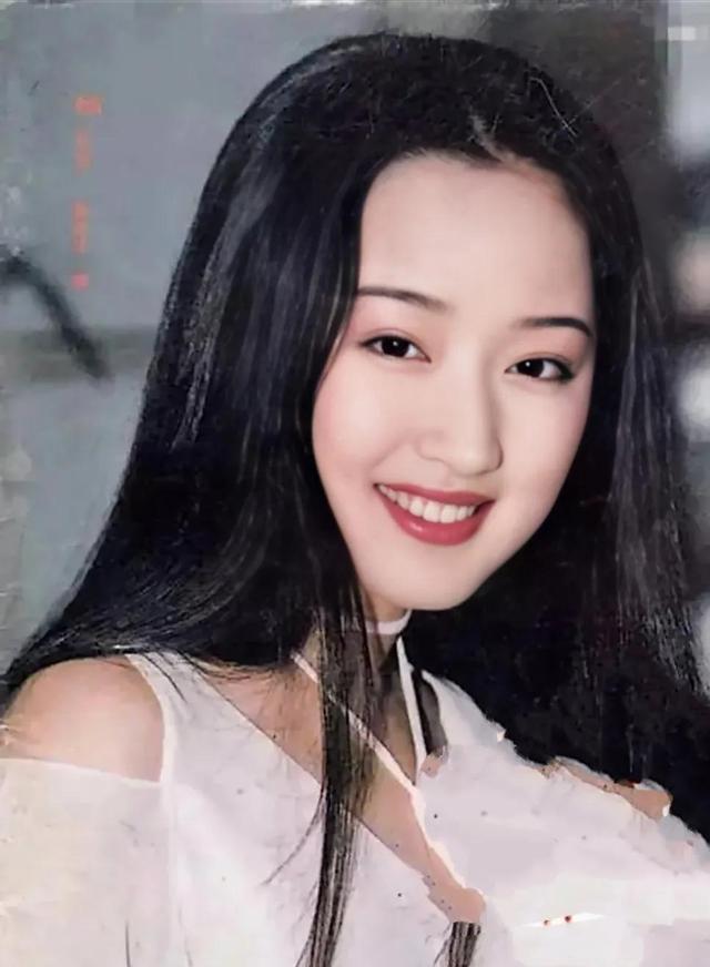 过气明星有多惨？农村走穴，摆摊还债，而他哭穷：卡里只剩100万