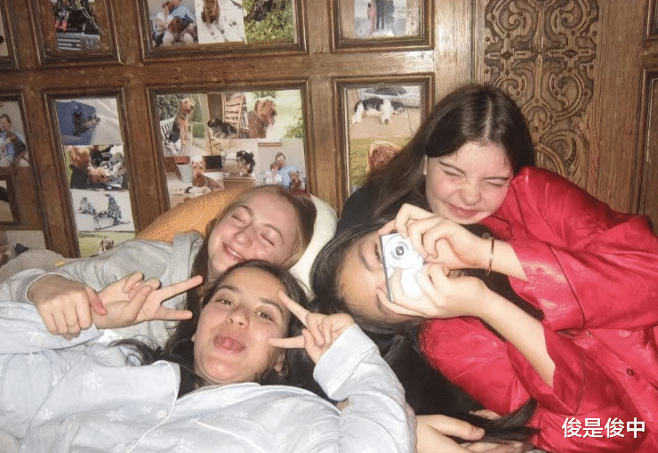 15岁王诗龄现身上海晒豪宅，室内金杯瓷盘黄金梯，网友：不上学？