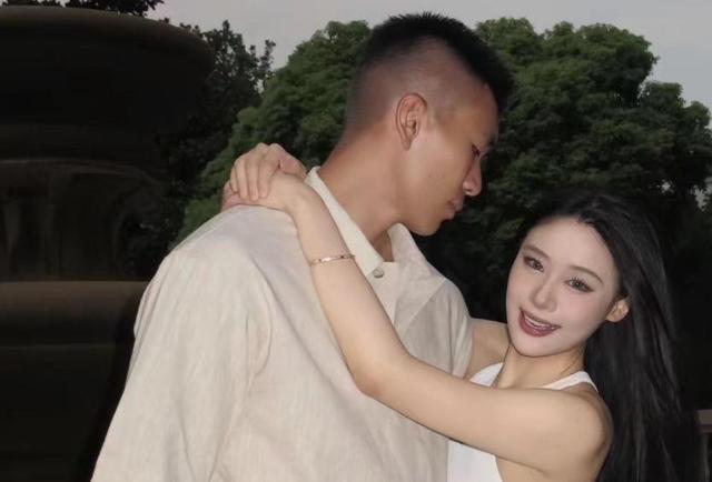 范志毅女儿被求婚成功了！男方1米96皮肤黝黑，身材魁梧很是健壮