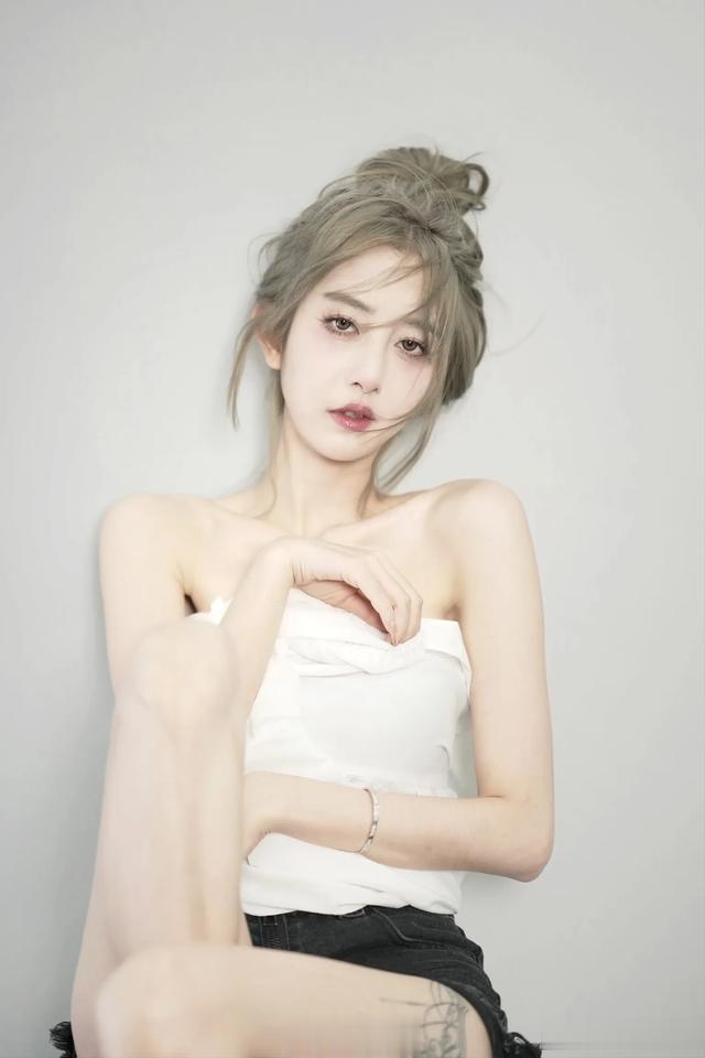 卓仕琳 \uD83D\uDCF8 纯欲风写真，谁看了不迷糊