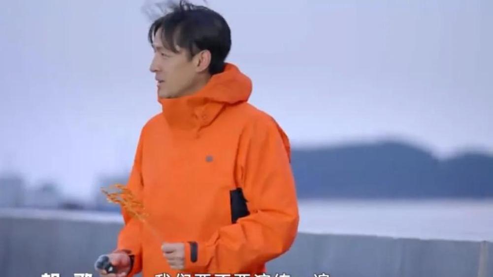 胡歌罕见连发三条视频，网友炸锅了