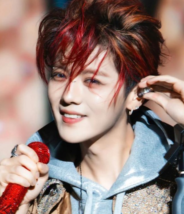 35岁当众道歉的鹿晗，将内娱过气顶流的窘境，体现的淋漓尽致！