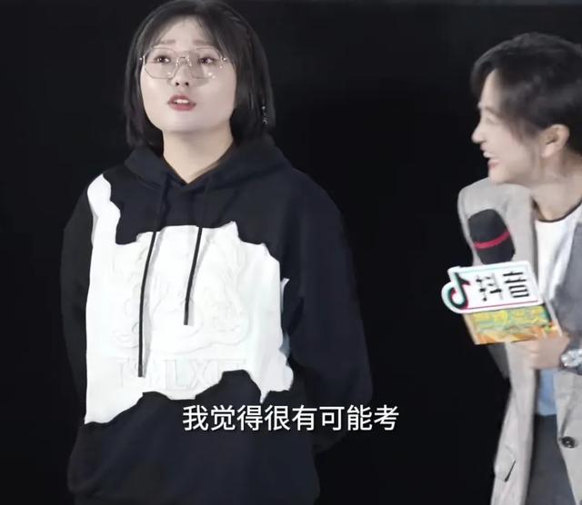 人民日报采访贾玲上试卷,李雪琴神预言压题,网友却笑死在评论区