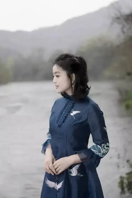 著名歌手白雪:与圈外精英丈夫离婚后,带娃再嫁完美小丈夫