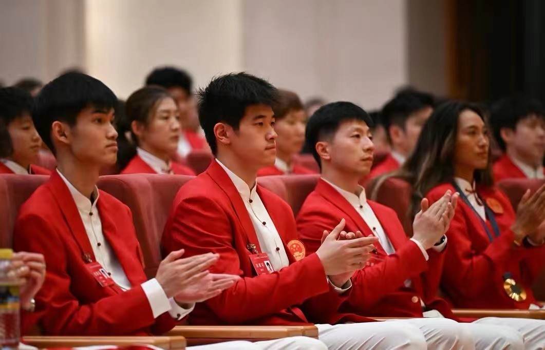 气质儒雅，容颜如玉，人民大会堂马龙汪顺告诉你，中国美男应该是什么样