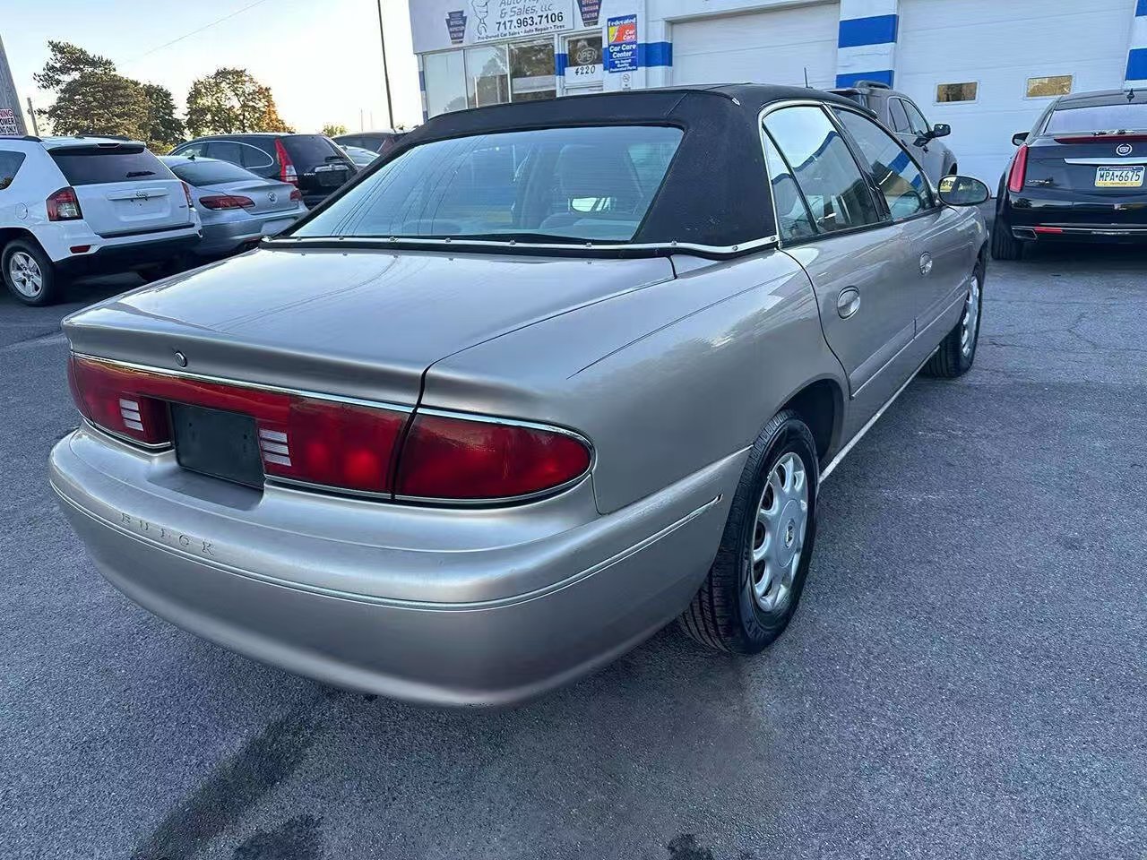 这是首次进入中国的别克轿车，1999年别克世纪，属于那个年代的美式豪华