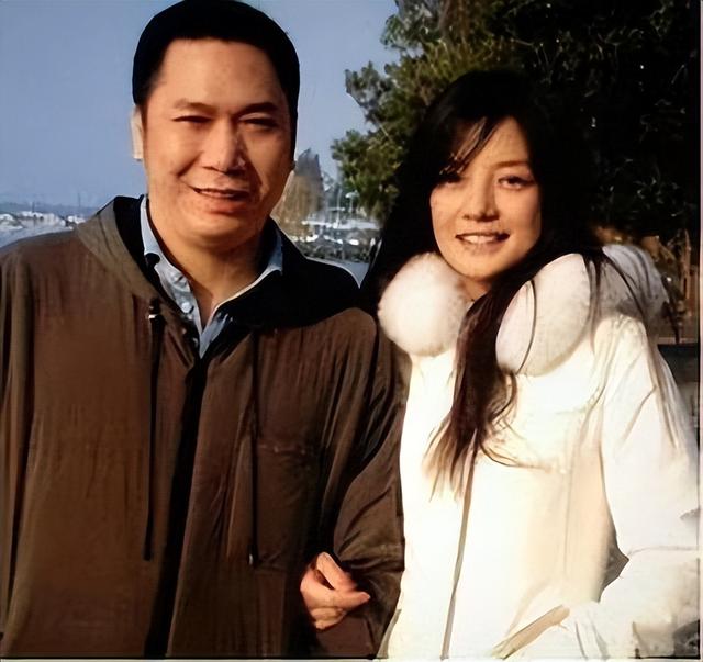 赵薇母亲魏启颖：儿子离婚分走5.2亿，女儿消失荧屏，丈夫也去世