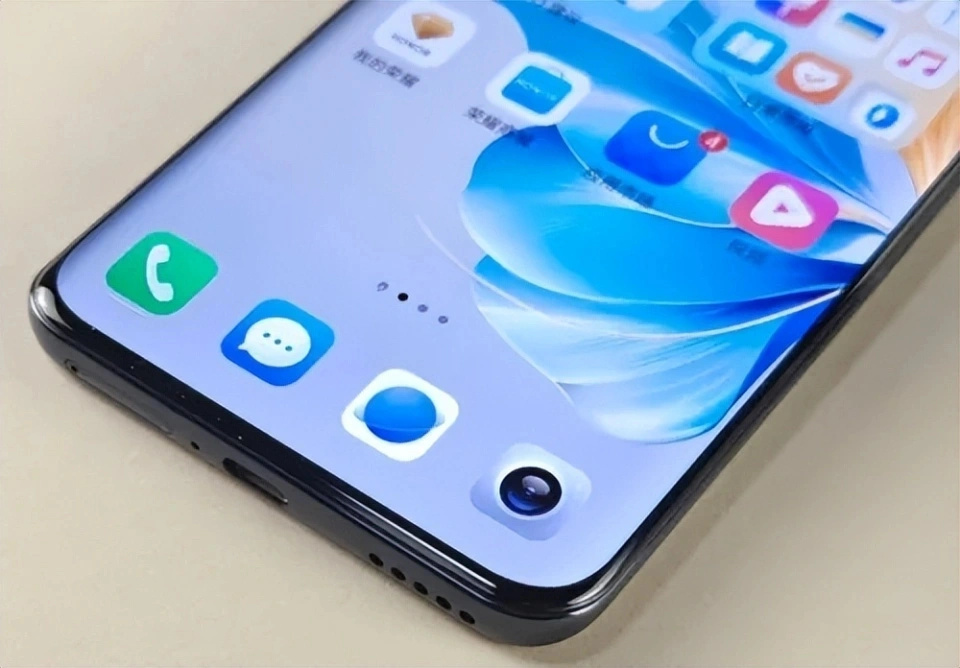 榮耀徹底“攤牌了”，護眼屏手機跌至1899元，12GB+256GB+100W