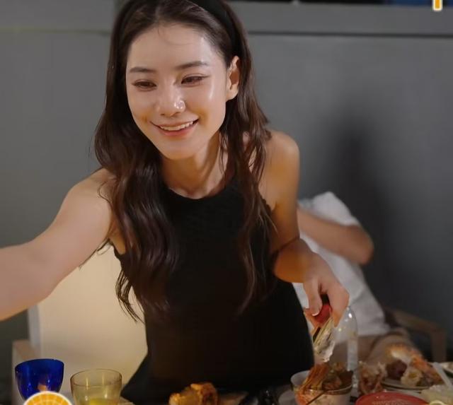 汪小菲小两口与员工过节，称愿望是早生贵子，兰姐透露快当奶奶了