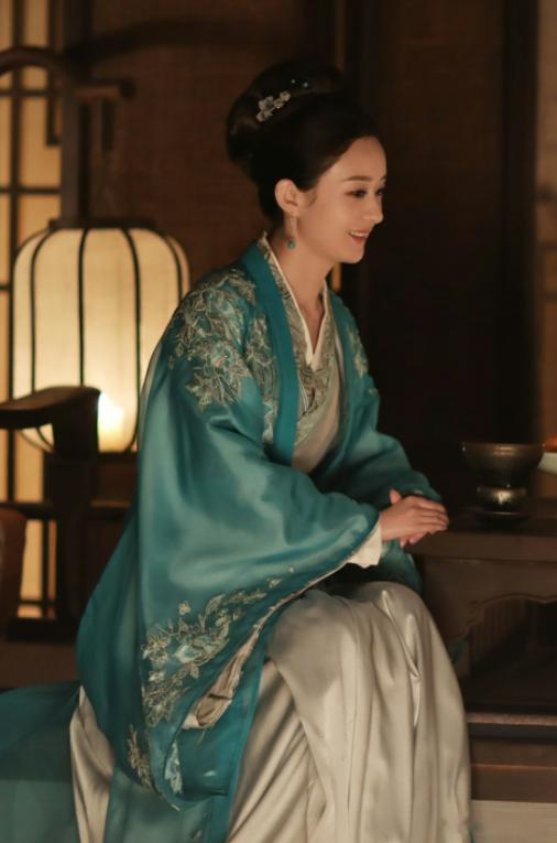 赵丽颖深夜发布喜讯!全网祝贺:恭喜,终于是等来了这一天