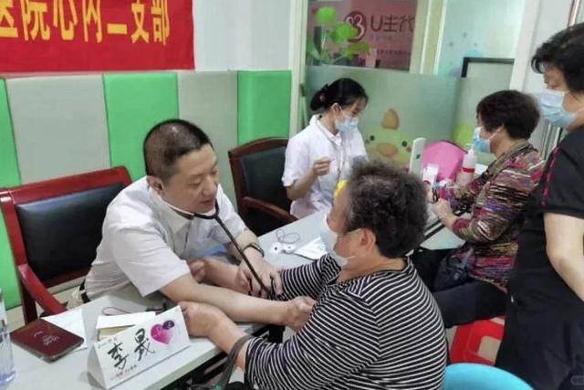 一路走好!七月刚过完六位名人相继离世,有三人同一天逝世