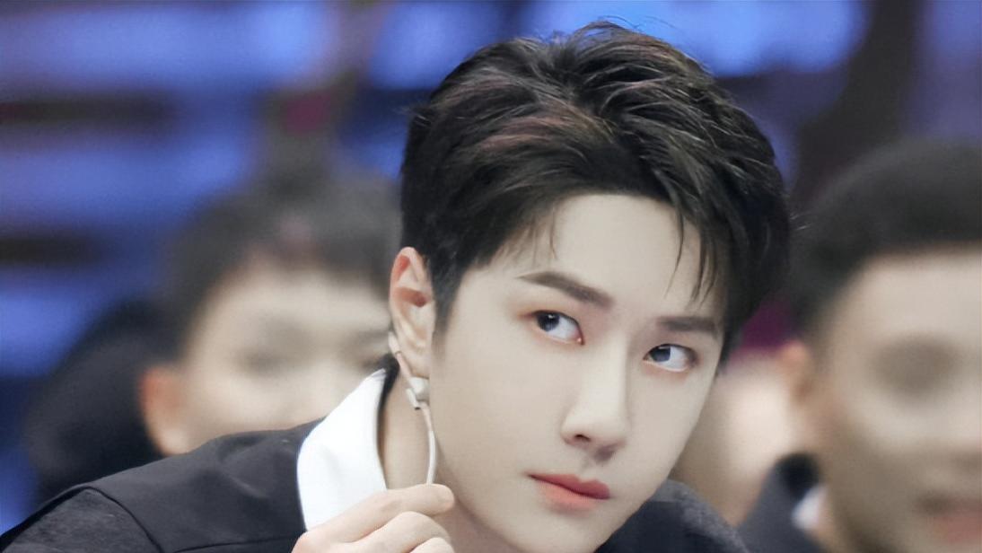 从唱跳爱豆到高颜值顶流男主演，细数王一博的星光点点