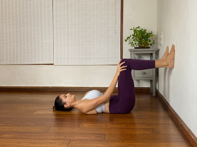 这8个瑜伽姿势靠墙练，锻炼效果加倍！