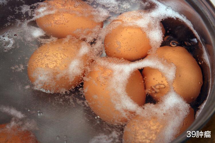 每天坚持吃1个鸡蛋，对身体是好是坏？会升高胆固醇吗？真相来了