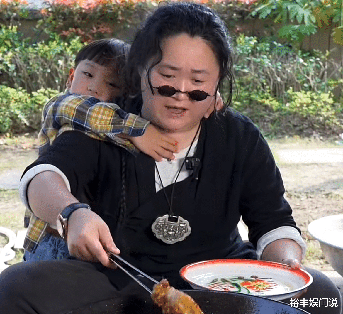 破案了!网红“背锅侠”自曝性别男身份证女,与二婚初恋孕育孩子