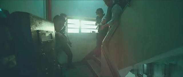 众多大咖齐聚！评析香港影片电影《风暴》中的武器装备！