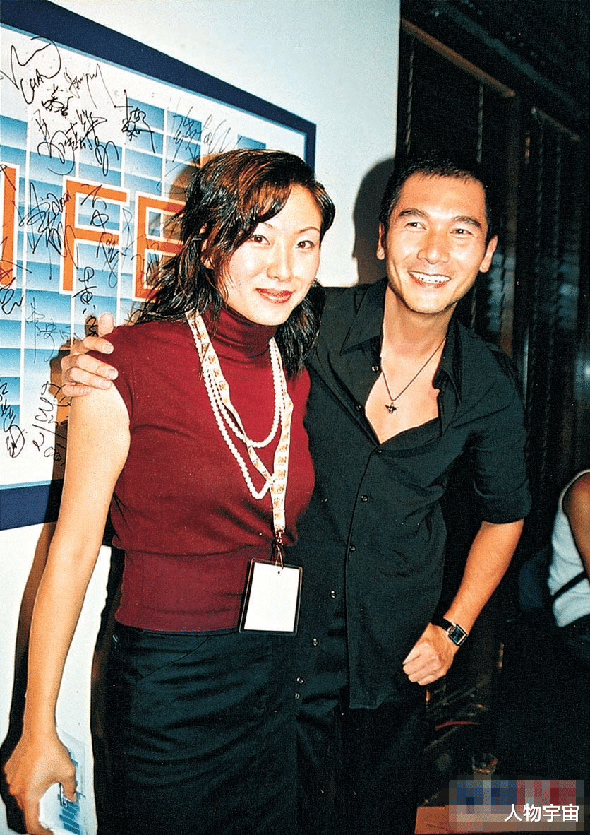 她是带球嫁帅哥最丑港姐，忽视丈夫却被深爱，培养女儿成马术精英