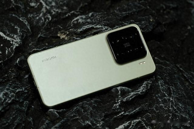 小米大力清倉，驍龍8至尊+5400mAh，旗艦小米15售價更加親民！