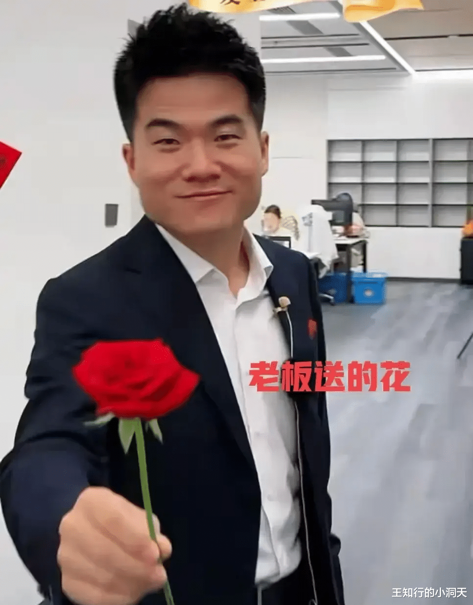 前脚宇辉刚去法国,后脚就宣布离职,发1600字长文,盼盼早已预告