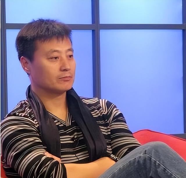 他9块钱娶老婆,住9平米的地下室7年,成名后坚决不换糟糠妻