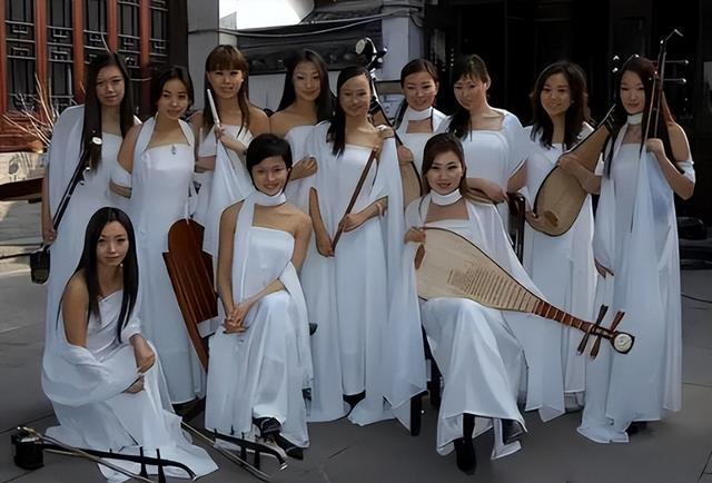 21年前，“女子十二乐坊”爆火，放弃中国去日本发展，如今咋样了