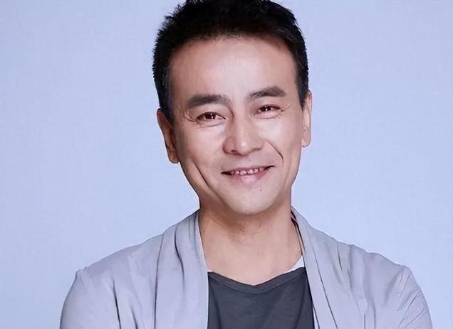 演员罗钢,娶小23岁郝蕾,陪娇妻战胜家族遗传病,48岁老来得子