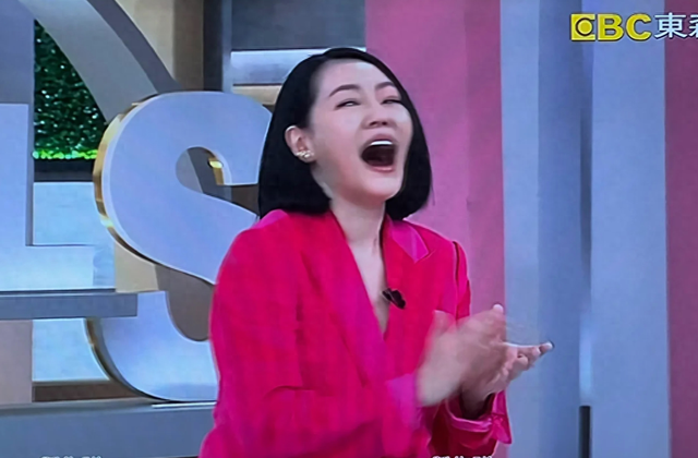 小S认怂了!骨灰放家里被邻居156字怒怼,给大S改树葬称姐姐遗愿