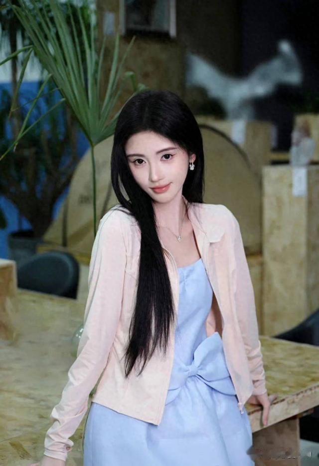 郎昆|陈晓陈妍希离婚?鞠婧祎封杀?罗云xi网暴素人?杨颖回归跑男...