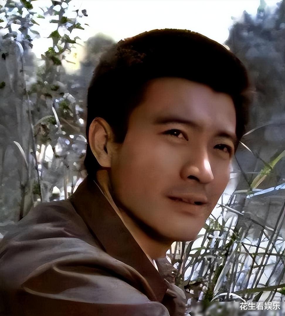 演员周里京，因妻子在家被害时，他未在家中，余生都活在愧疚中