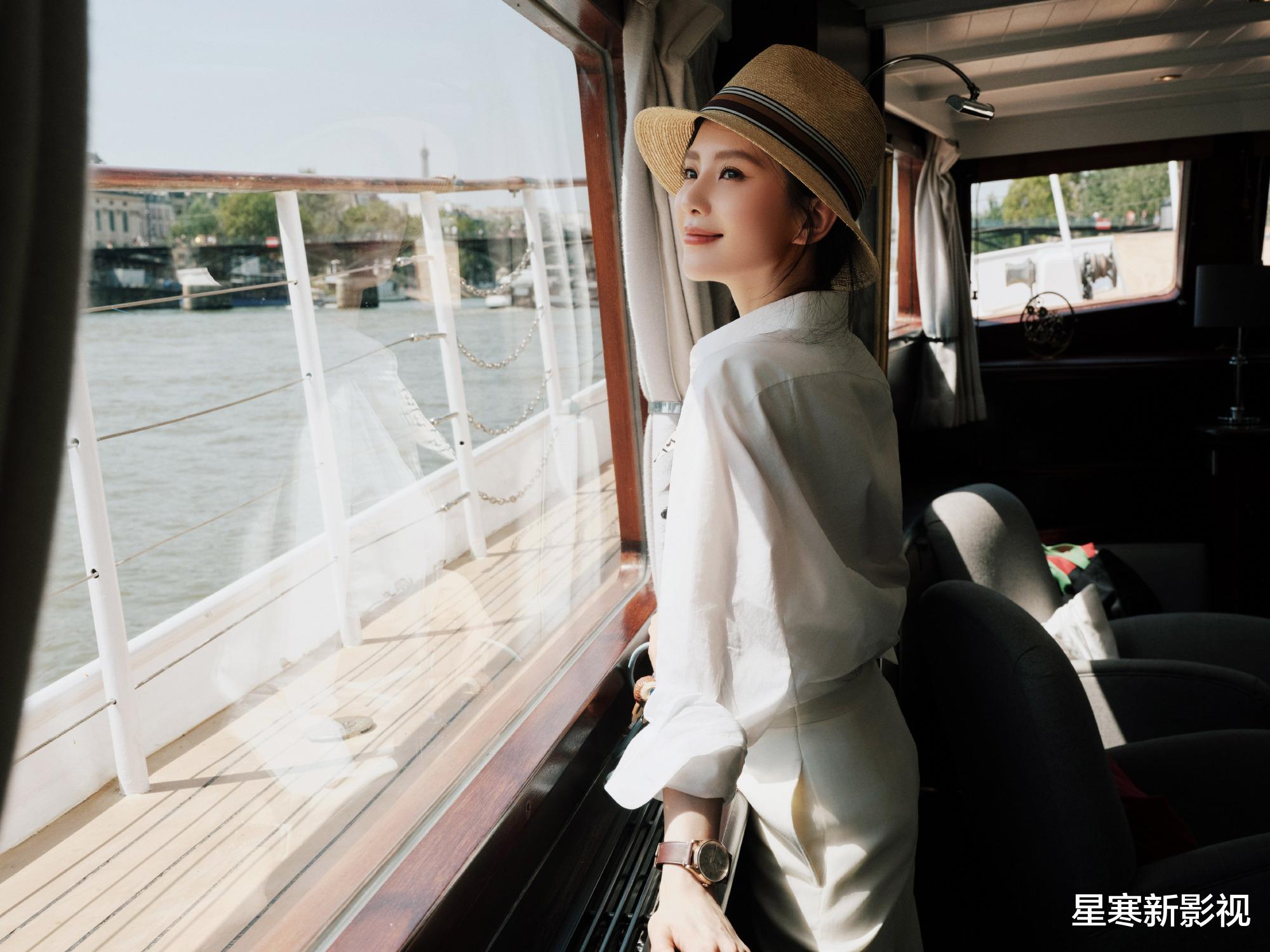 37岁刘诗诗巴黎观赛被偶遇，白衣麻花辫很少女，这松弛感真是绝了