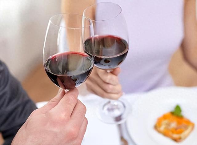 没开瓶的红酒,过了保质期还能喝吗?行家给出答案,别再被误导了