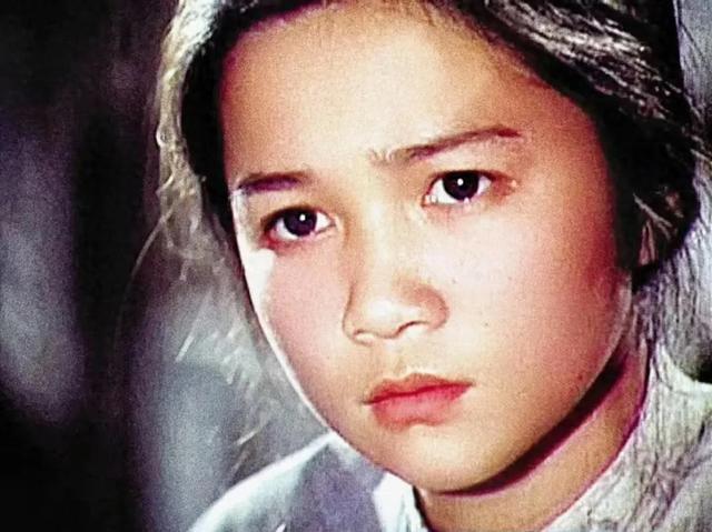 63岁蔡明一胖毁所有,穿大棉袄差点认不出,油腻大妈味好重