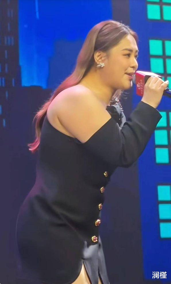 阿娇演唱会是否败给身材?虎背熊腰引发热议!