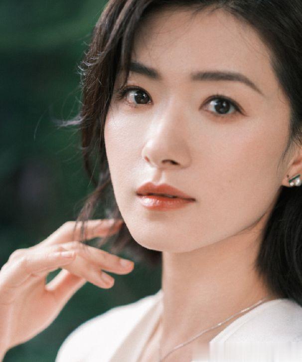 女演员万茜太美啦,生活照16张,你喜欢哪张呢?