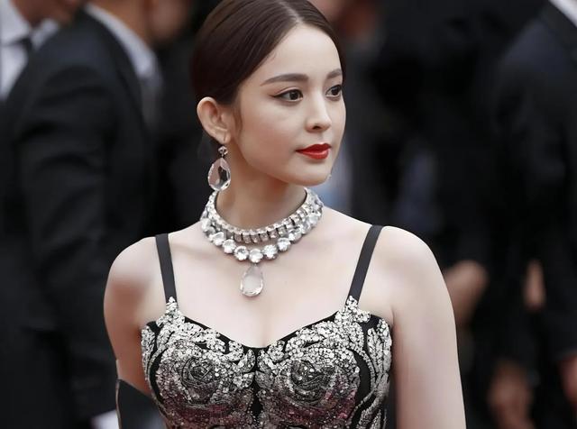 娜扎经纪人回应有明星相