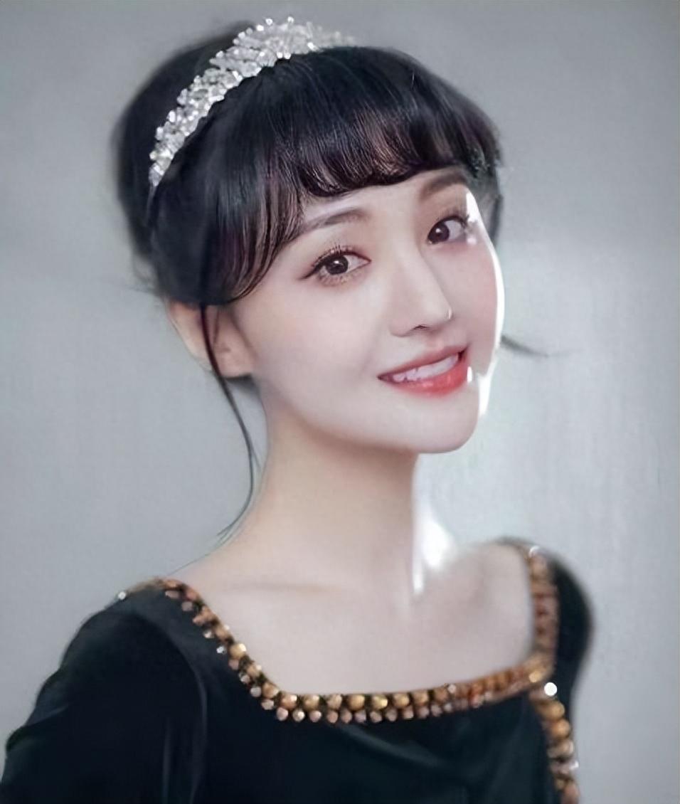 郑爽背后荒唐的毁灭史，毁三观程度远超想象