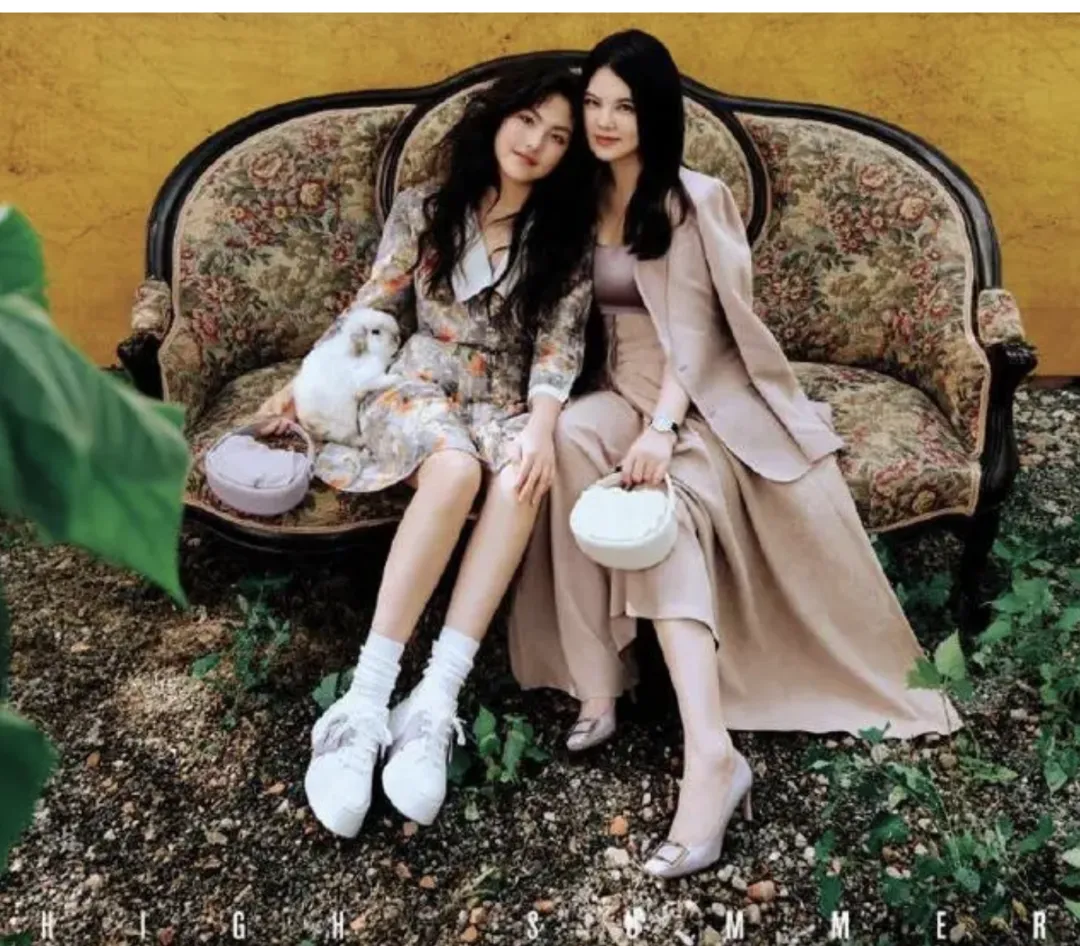 18岁黄多多国外现状：给孙莉做三明治，这颜值不进内娱可惜了