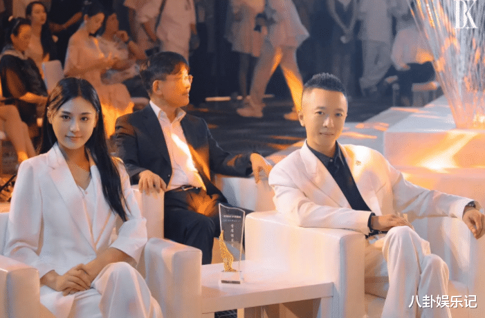 闹大了！网红樊小慧直播连线代勇，代勇被逼疯发飙，网友：炒热度