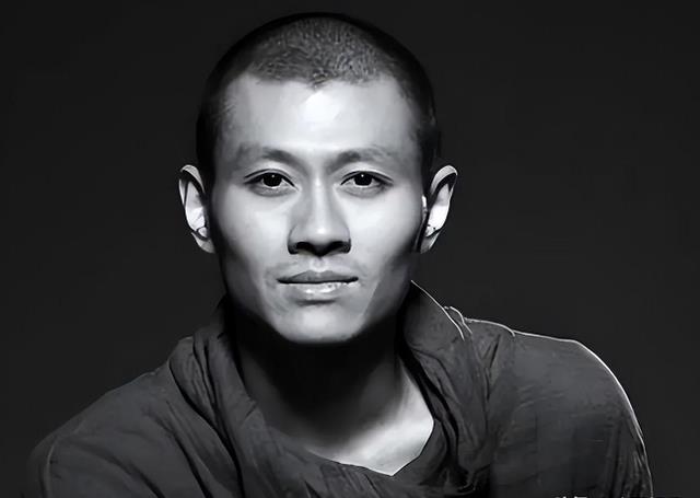 杨丽萍“御用”男舞伴跳楼自杀，知情人透露从39楼跳的很决绝!