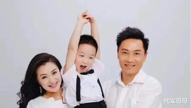 歌唱家王丽达:嫁给汤子星,婚后12年生一子,如今生活美满幸福