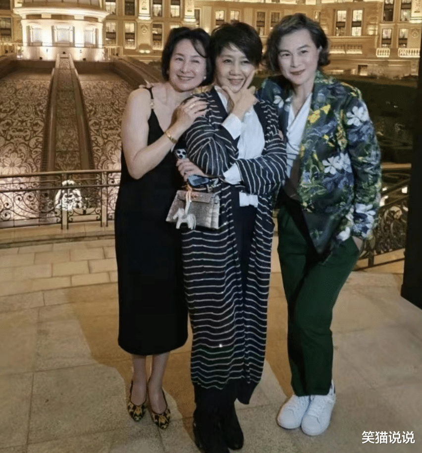 何超琼何超凤为梁安琪庆生，Pansy搂抱寿星很开心，何猷君奚梦瑶庆贺好温馨