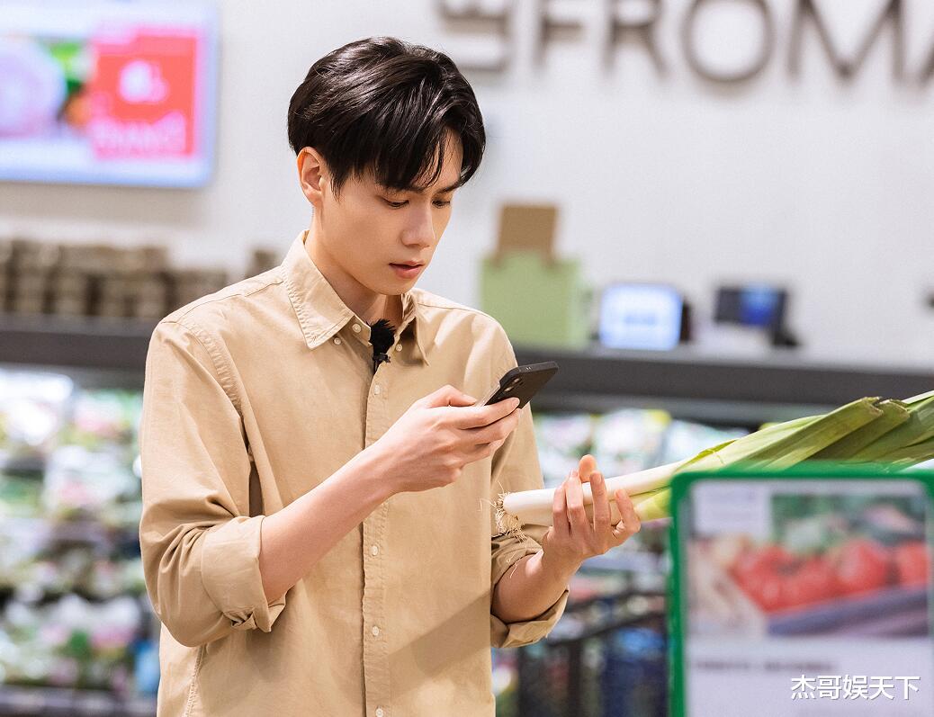 要不是黄晓明太过注重社交礼仪，观众怕是要被《中餐厅》骗惨了