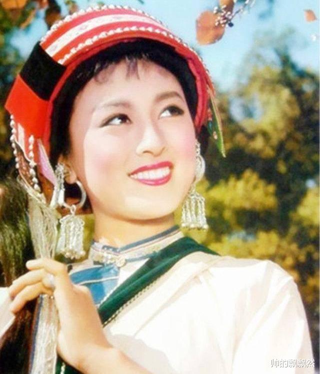 杨昆：64岁无儿无女，退休金2500别墅被拍卖，如今现状令人唏嘘