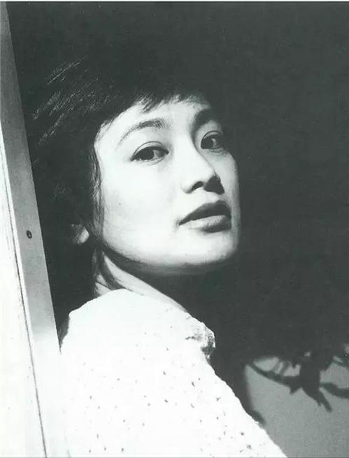 与琼瑶齐名的才女亦舒,拒认亲子,如今怎样了