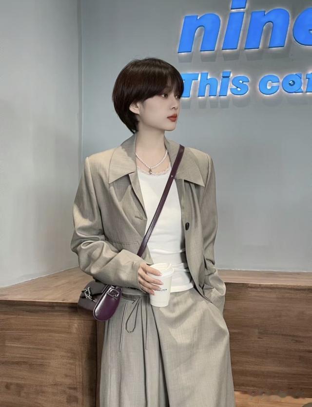 这些是圆脸最容易翻车的发型！沈月的一刀切发型又甜翻了宅男圈