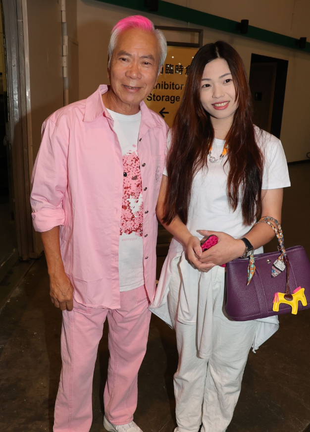 TVB痴情老戏骨自曝八套房产都没了,要等小36岁女友出狱结婚