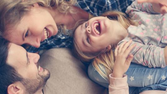 家里有一盏灯永远为你亮着，有一个人永远在等着你回来