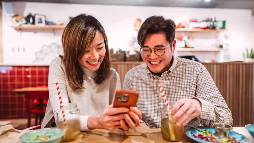 月薪3万+的精英们，为何“迷上”刷朋友圈？